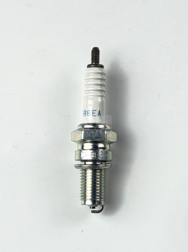Свеча зажигания 4T DR8EA NGK 165FMM, 172FMM (CB) Свеча зажигания 4T DR8EA NGK 165FMM, 172FMM (CB)